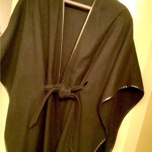 Black Cape w tie